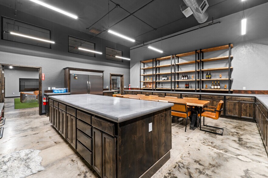 More Photos Of 514 Robertson Blvd, Chowchilla Storefront For Sale