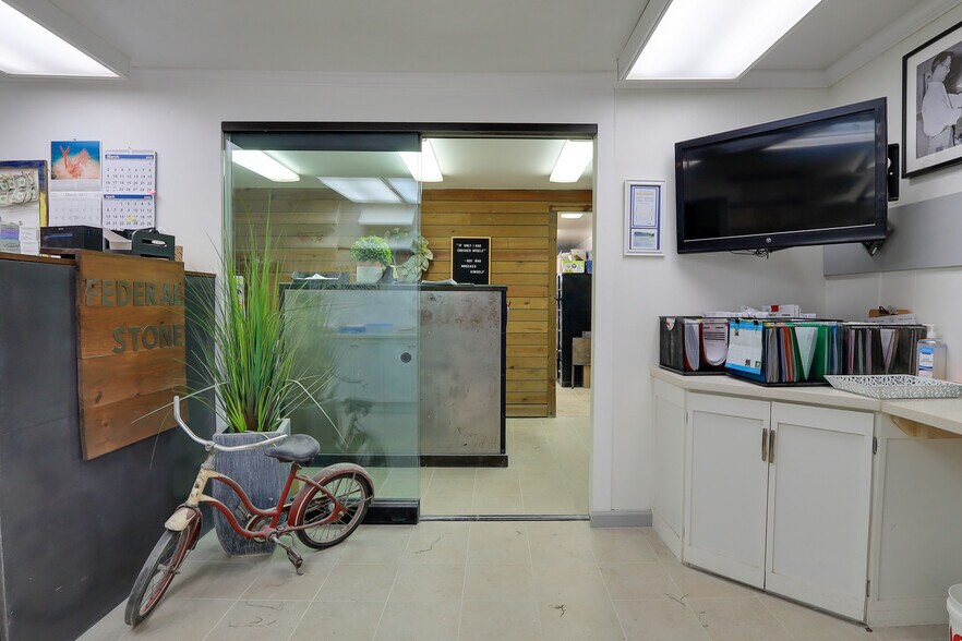 More Photos Of 142 Water St, Thurmont Warehouse For Sale