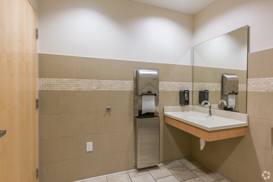 More Photos Of 5580 W Flamingo Rd, Las Vegas Medical For Sale