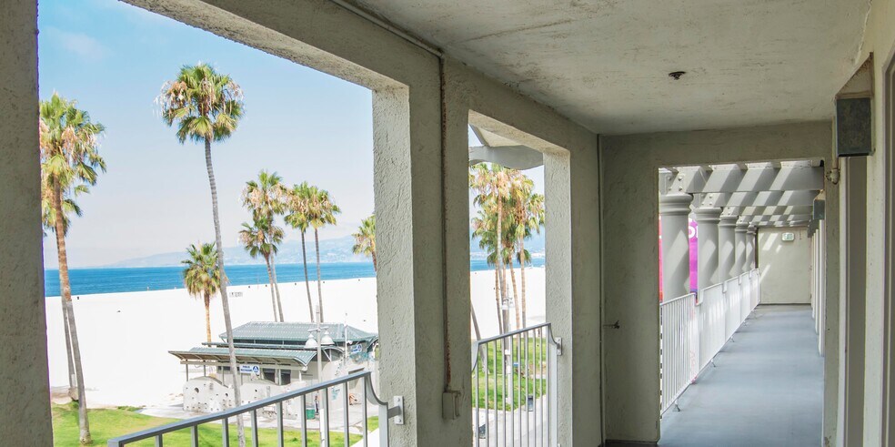 More Photos Of 909-913 Ocean Front Walk, Venice Office For Lease