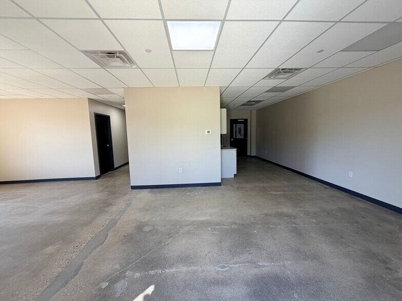 More Photos Of 325 Harmon Ave, Lebanon Distribution For Lease