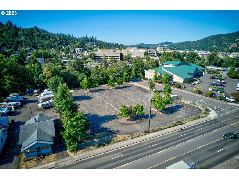 More Photos Of 0 DIAMOND LAKE blvd, Roseburg Land For Sale