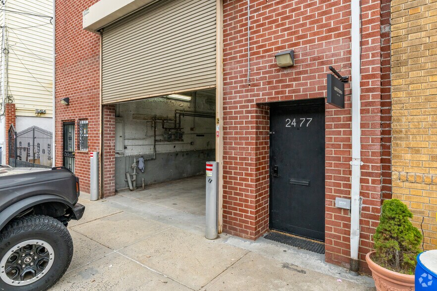 More Photos Of 2477 47th St, Astoria Specialty For Lease