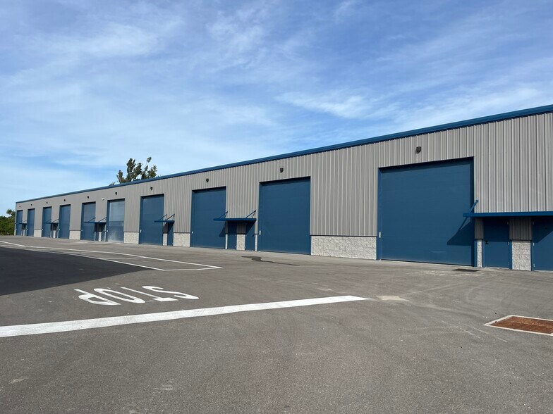 More Photos Of 16261 Pine Ridge Rd, Fort Myers Unknown For Lease