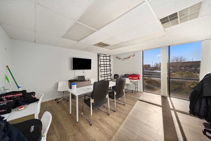 More Photos Of 647 W Avenue L 14, Lancaster Service For Lease