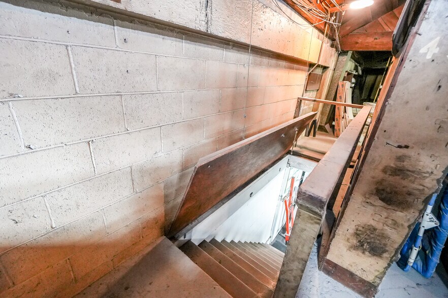 More Photos Of 2323 Nevin Ave, Richmond Auto Repair For Sale