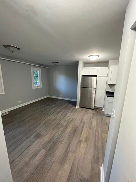 More Photos Of 126 W Maple Ave, Mundelein Apartments For Sale