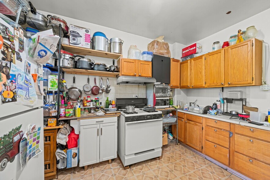 More Photos Of 2822 N Milwaukee Ave, Chicago Storefront Retail Residential For Sale
