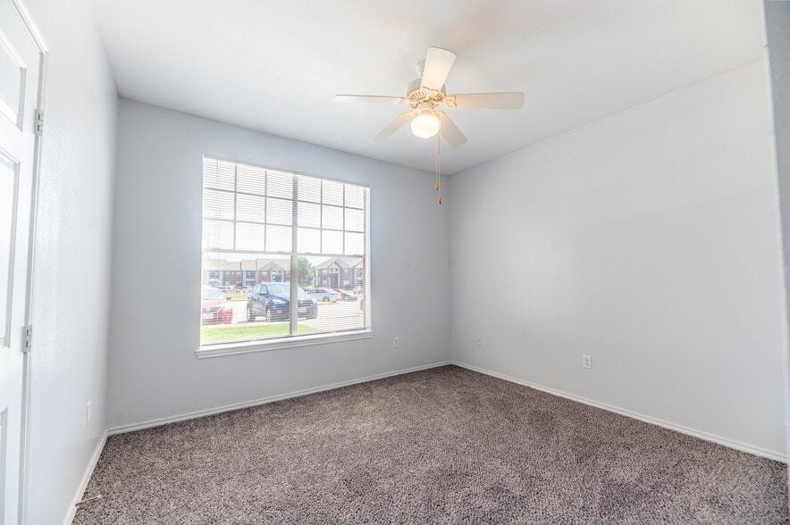 More Photos Of 300 Madison Ave, Childress Apartments For Sale