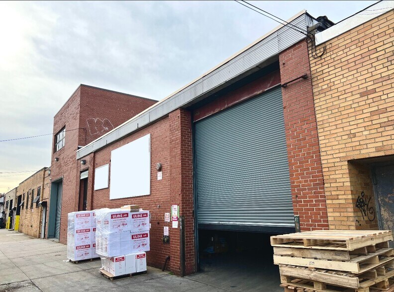 More Photos Of 3436 56th St, Woodside Warehouse For Lease