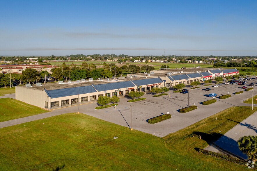 More Photos Of 900-942 S Main St, Belle Glade General Retail For Lease