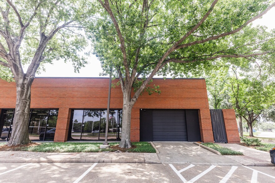 More Photos Of 6925 Portwest Dr, Houston Office For Lease