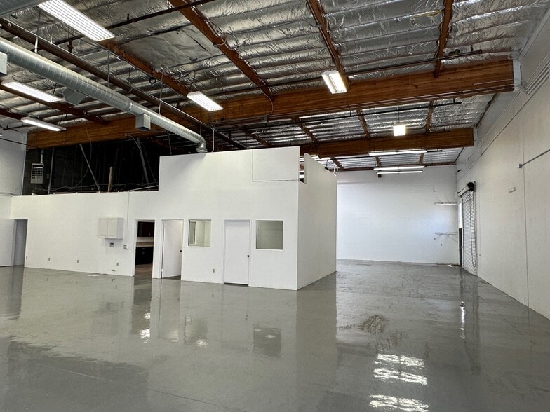 More Photos Of 1830 Lockwood St, Oxnard Warehouse For Lease