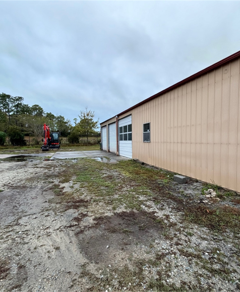 More Photos Of 21435 US Highway 17, Hampstead Service For Lease