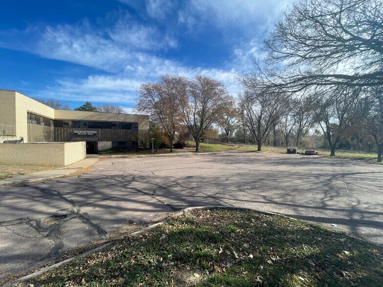 More Photos Of 4240 Hickory Ln, Sioux City Office For Lease