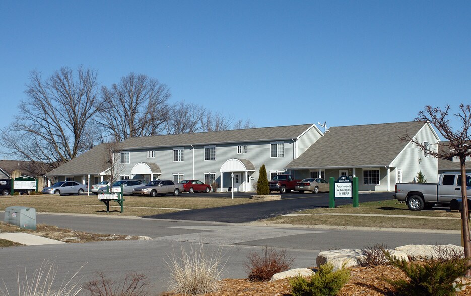 More Photos Of 2401 Beech St, Valparaiso Office For Sale