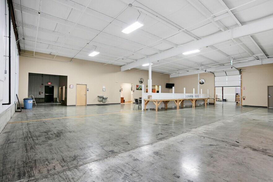 More Photos Of 805 Commerce Dr, Leitchfield Flex For Sale