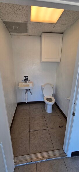 More Photos Of 6109 S I 35 Service Rd, Oklahoma City Flex For Lease