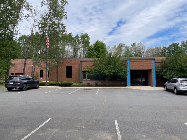 More Photos Of 2392 Route 9, Mechanicville Distribution For Lease