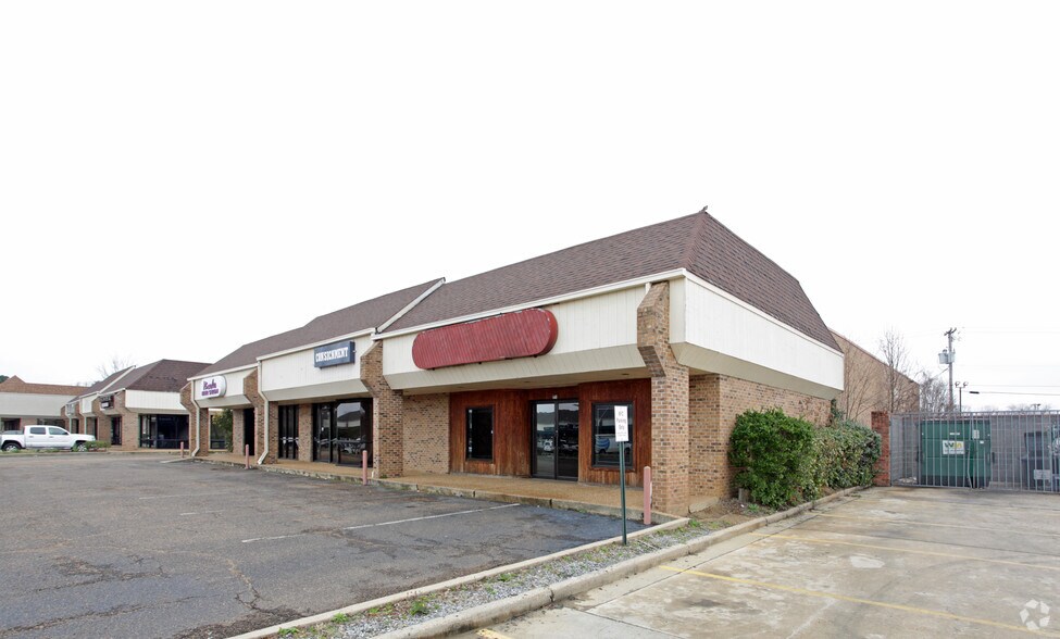 More Photos Of 898 Centre St, Ridgeland Freestanding For Sale
