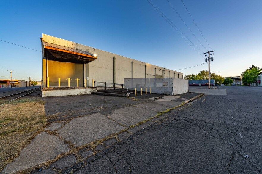 More Photos Of 715 S Grape St, Medford Warehouse For Sale