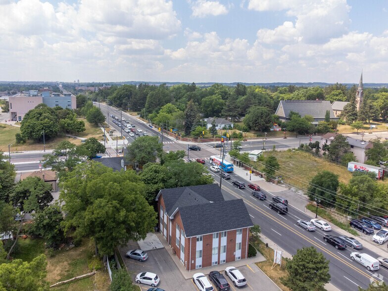 More Photos Of 27 Major Mackenzie Dr E, Richmond Hill Office For Lease