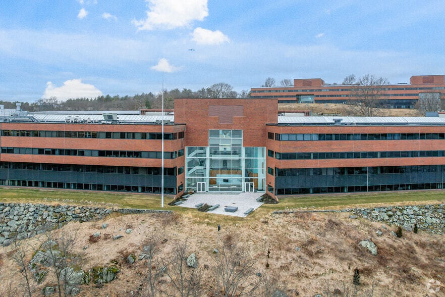 More Photos Of 950 Winter St, Waltham Office For Lease