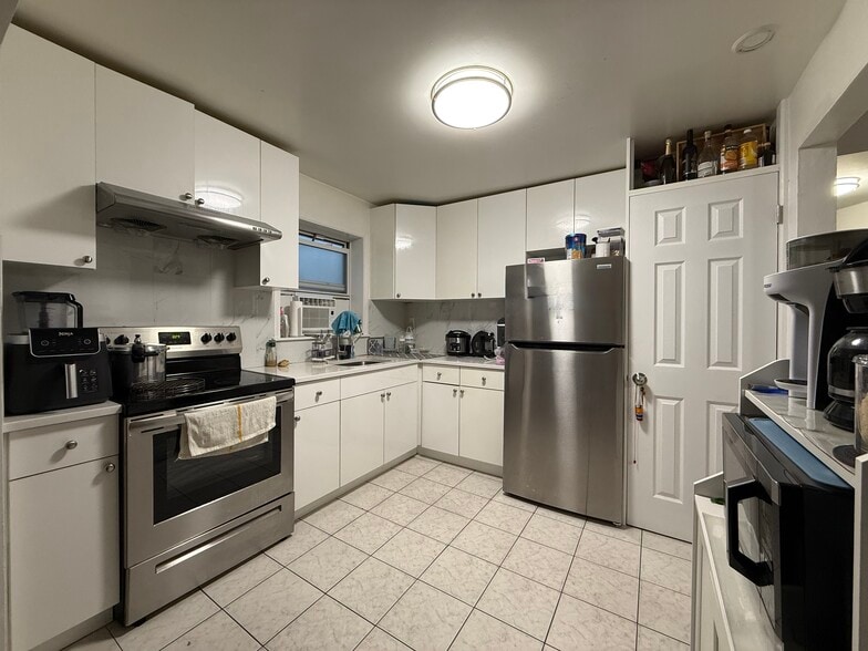 More Photos Of 1846 College Point Blvd, College Point Storefront Retail Residential For Sale