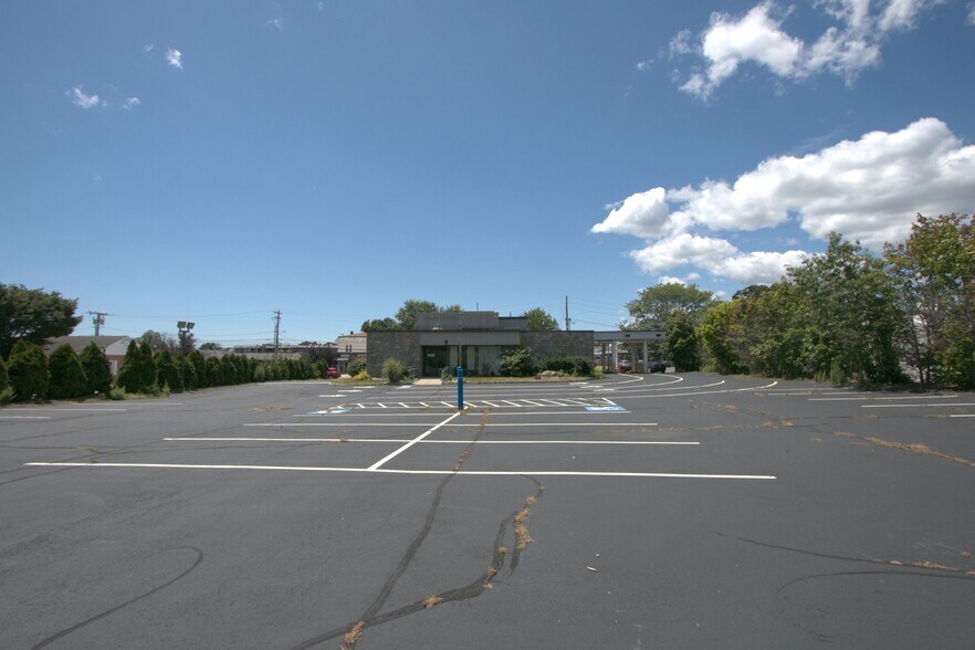 More Photos Of 43 Pennsylvania Ave, Niantic Bank For Lease