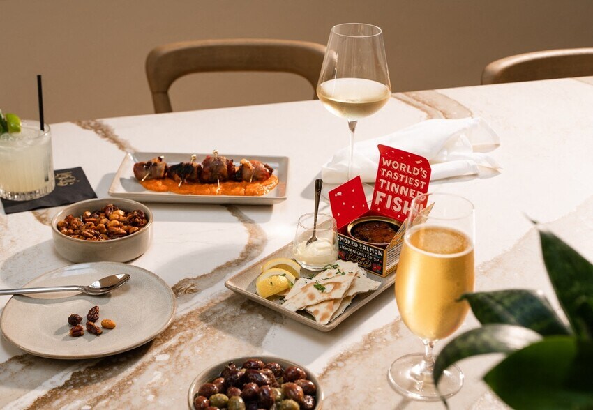 More Photos Of 527-537 State St, Santa Barbara Hotel For Lease