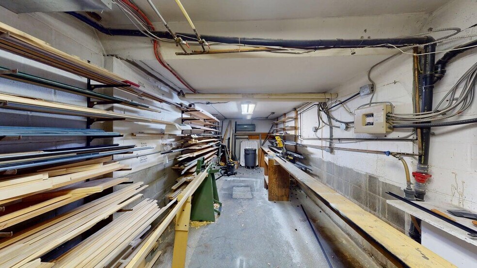 More Photos Of 800 Baker St, Cranbrook Storefront Retail Office For Sale