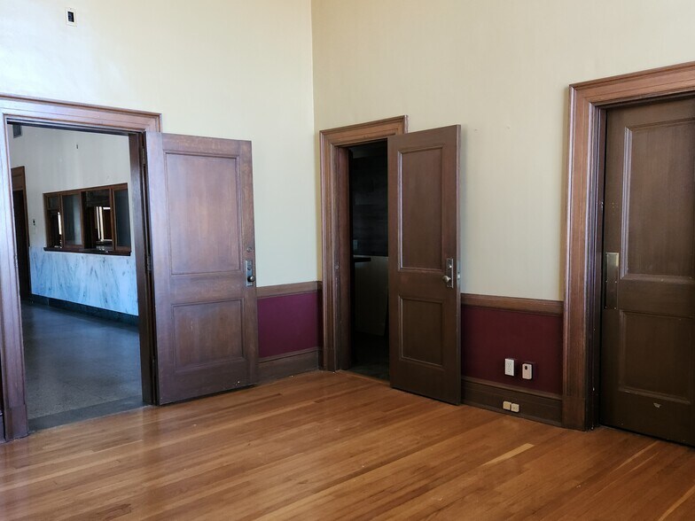 More Photos Of 133 W Main St, Manchester Office For Sale