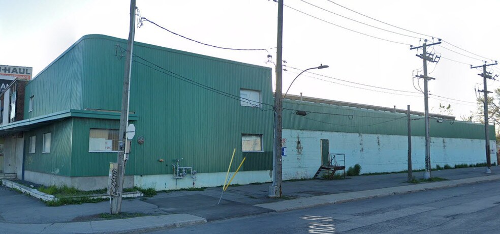 Primary Photo Of 310 Boul Crémazie O, Montréal Industrial For Sale
