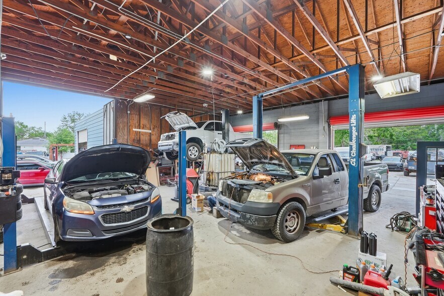 More Photos Of 6512 Old Cheney Hwy, Orlando Industrial For Sale