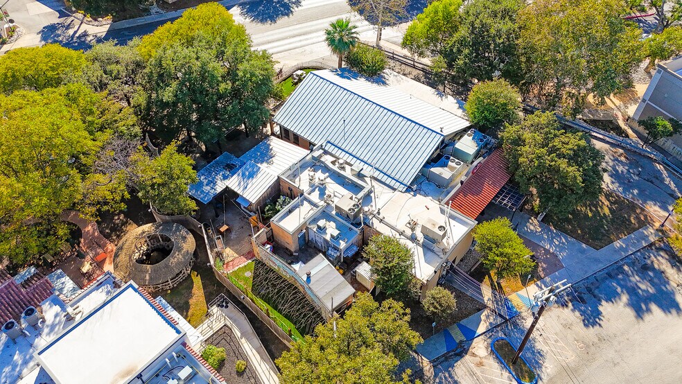 More Photos Of 7310 Jones Maltsberger Rd, San Antonio Restaurant For Lease