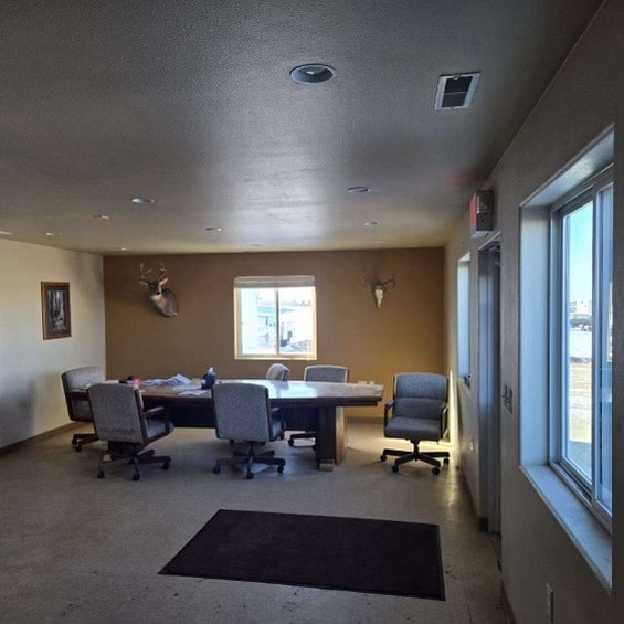 More Photos Of 836 38th Ave E, Dickinson Flex For Sale