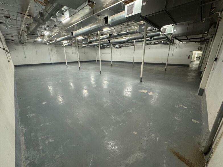 More Photos Of 3535 N Anza Rd, Palm Springs Warehouse For Lease