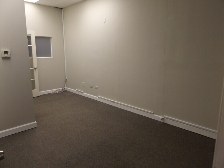 More Photos Of 279-297 N Northwest Hwy, Palatine Unknown For Lease