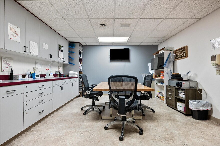 More Photos Of 18 Sportsman Dr, Clarion Medical For Lease