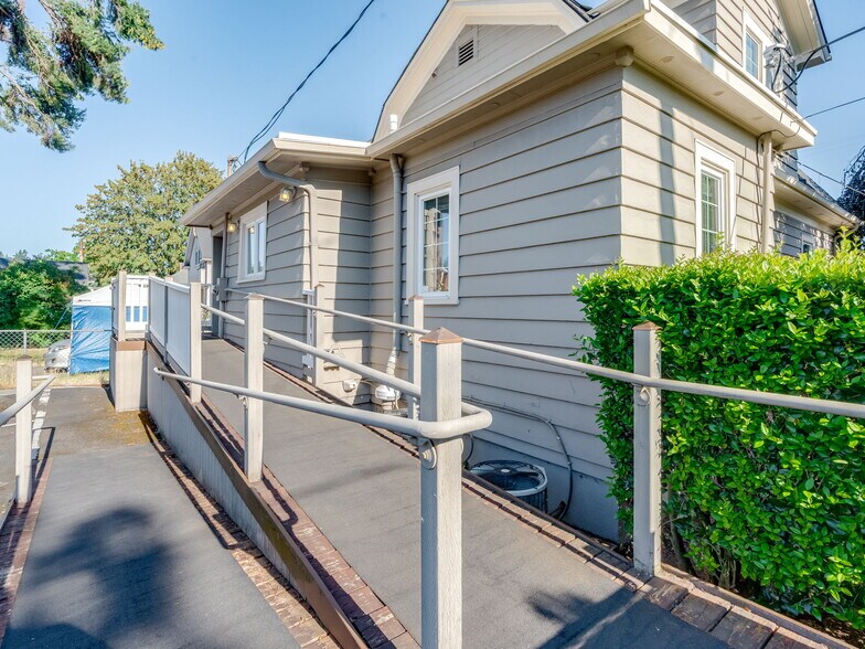 More Photos Of 2800 E Evergreen Blvd, Vancouver Office Residential For Lease