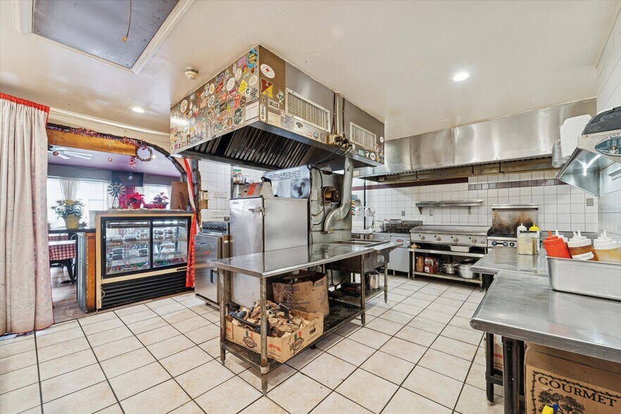 More Photos Of 265 E Township Line Rd, Upper Darby Township Restaurant For Sale