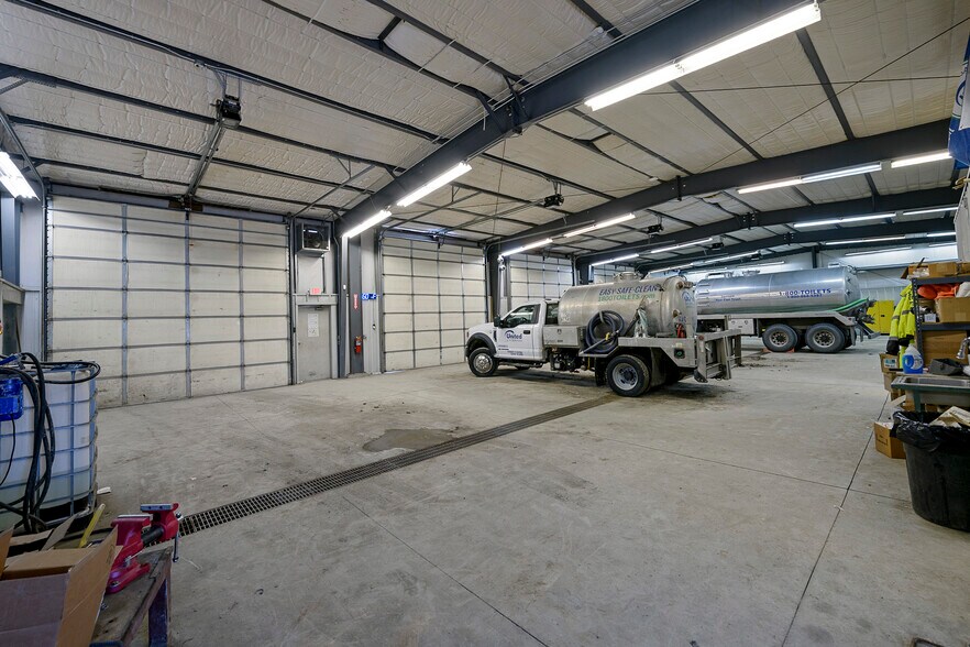 More Photos Of 44-46 Wilkins Peak Dr, Rock Springs Warehouse For Sale