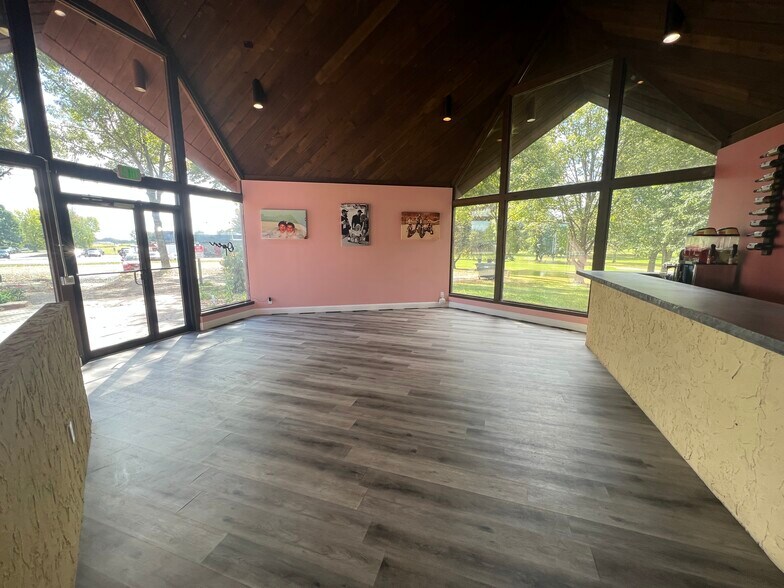 More Photos Of 10804 Wilkshire Blvd, Bolivar Office For Sale