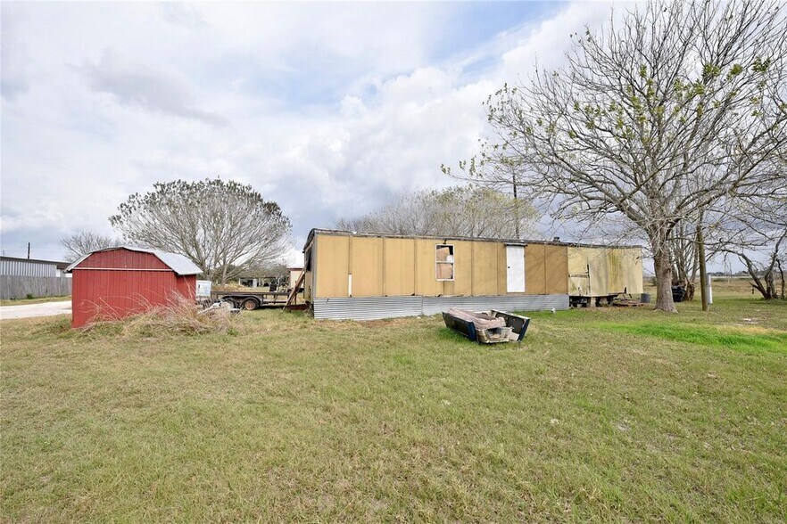More Photos Of 6018 FM 360 Rd, Needville Trailer Camper Park For Sale