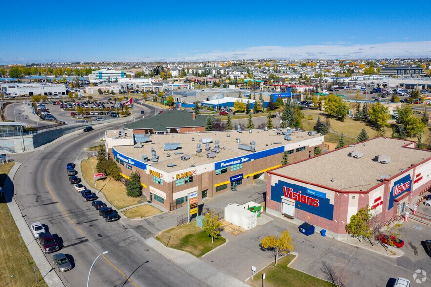 More Photos Of 64 Crowfoot Cir NW, Calgary Flex For Lease