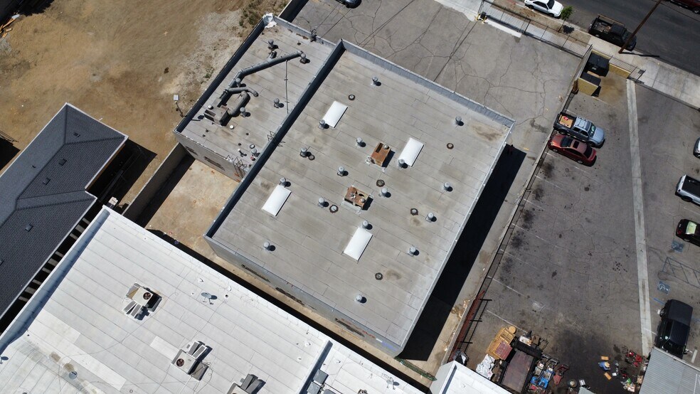 More Photos Of 14620 Novice St, Panorama City Warehouse For Lease