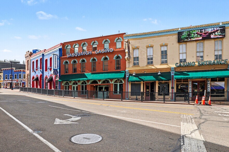 More Photos Of 171 Lawrence St, Central City Storefront For Sale