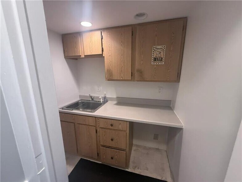 More Photos Of 1598 Union St, Schenectady Office For Lease