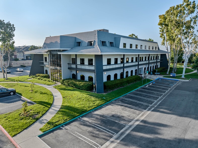 More Photos Of 3400 Torrance Blvd, Torrance Unknown For Lease