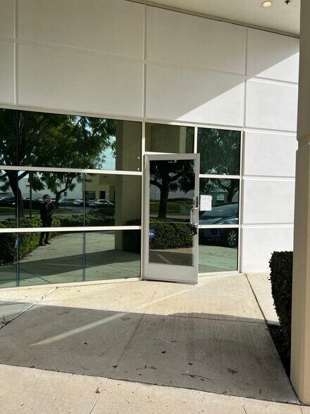 More Photos Of 1461 S Balboa Ave, Ontario Warehouse For Lease